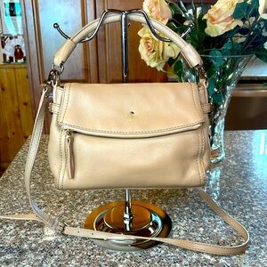 Kate Spade PXRU 4551 cobble hill. Color tan crossbody. Very nice ❤️
